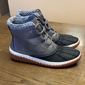 Skechers Gray and Black Winter Boots
